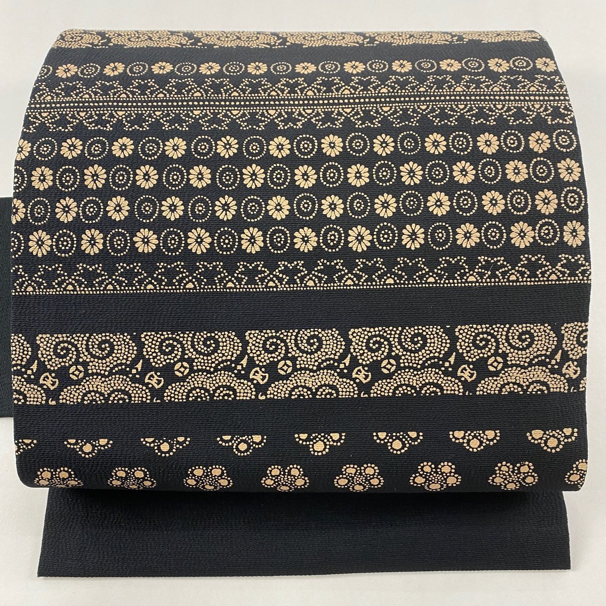 日本初の 名古屋帯 美品 名品 花 花唐草 黒 正絹 【中古】 仕立て