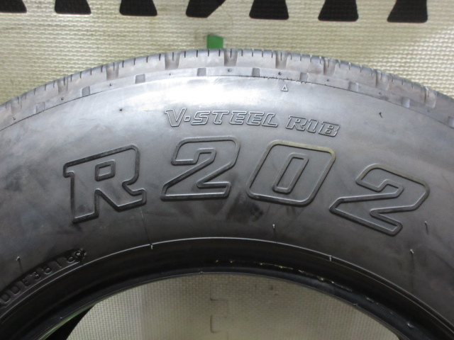 中古タイヤ　215/75R15　ブリヂストン　R202　9ｍｍ　2018年式　4本セット_画像7