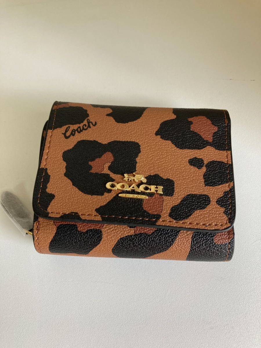 ☆新品☆人気☆ 人気ブランド　coach コーチ　オリジナル折り財布　レオパード柄二つ折り財布 COACH 財布レディース _画像1