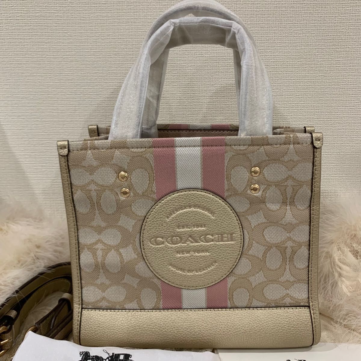 新品未使用/COACH/バッグ(デンプシー トート 22・シグネチャー) ピンク