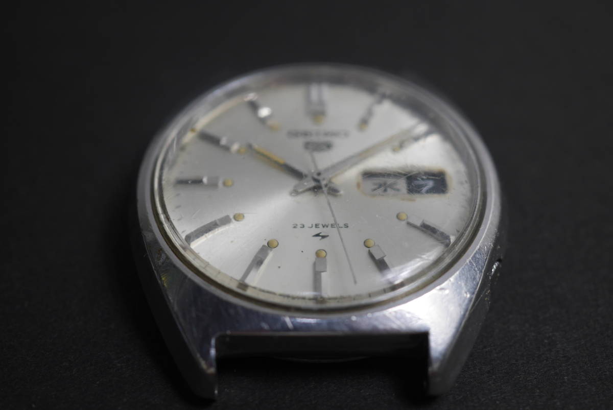 セイコー SEIKO ファイブ 5 23石 自動巻き 3針 デイデイト 5126-8010 男性用 メンズ 腕時計 V648 稼働品の画像2