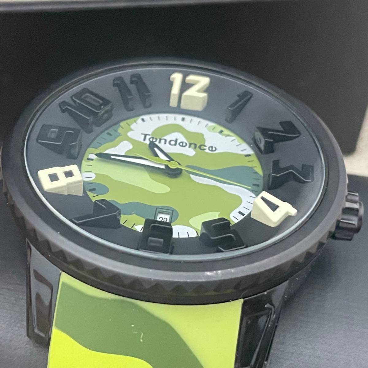 中古品 Tendence テンデンス カモフラージュ 迷彩 T0430626 ガリバー 可動品 腕時計