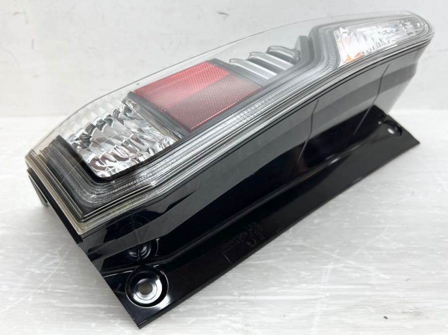 送料込 即決 セレナ e-POWER C27 前期 純正 LED 左 テールランプ 送料込 即決 セレナ e-POWER C27 前期 純正 LED 左 テールランプ