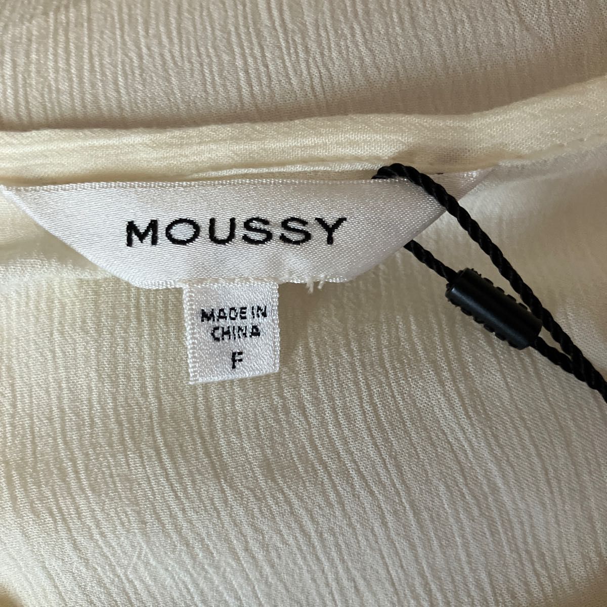 新品タグ付き　moussy マウジー　とろみ素材の編み上げチュニック　フリーサイズ　定価5980円　 カットソー