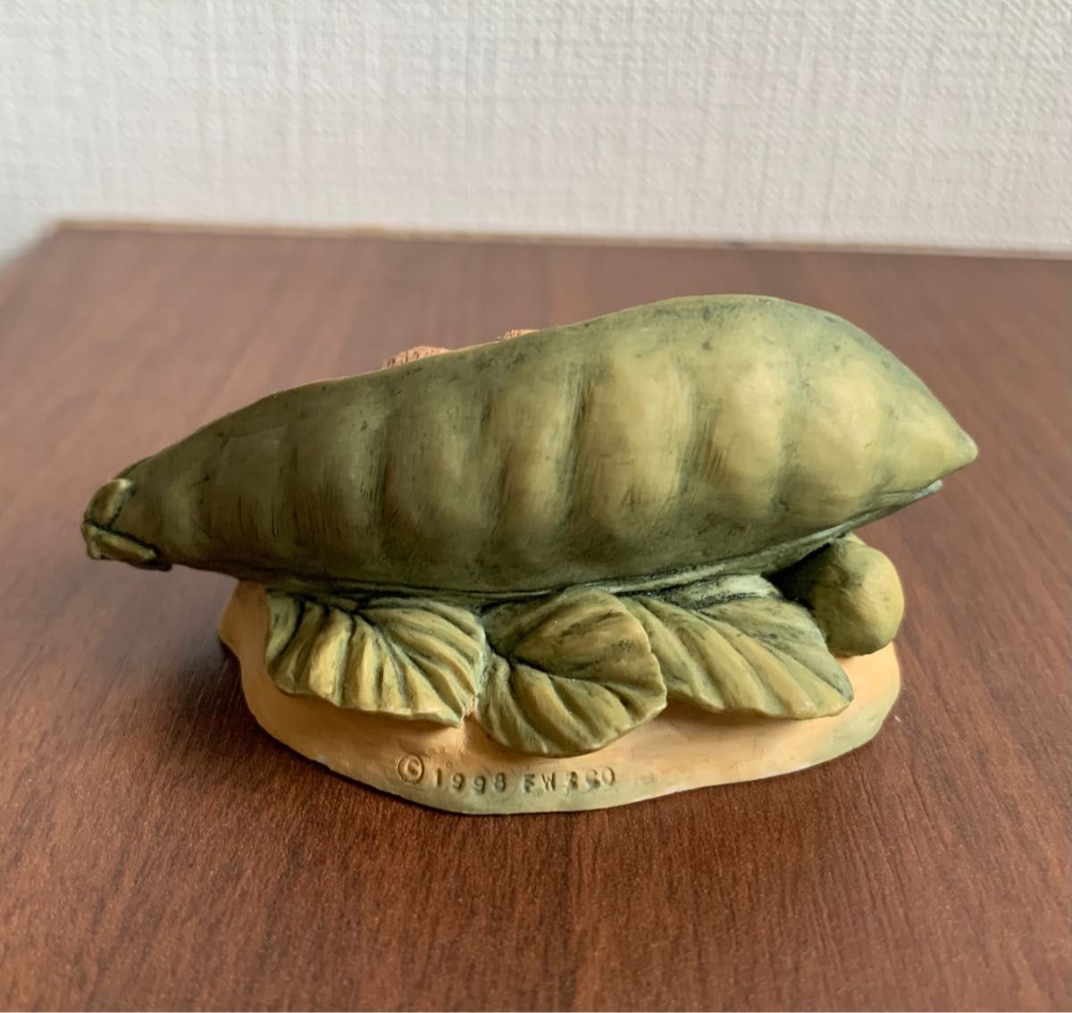 豆のさやの中で眠るチミーウィリー フィギュリン ピーター 豆のさやの中で眠るチミーウィリー フィギュリン ピーター