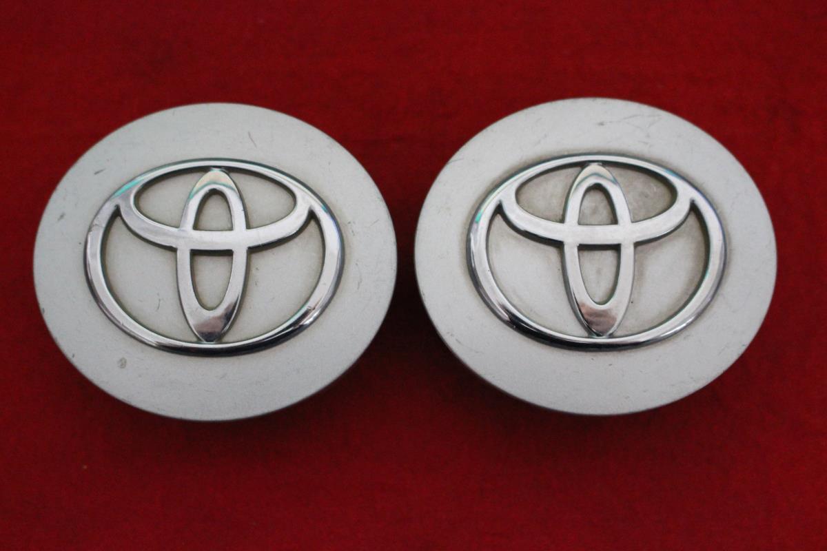 2 Toyota подлинная используемая рульная центральная крышка центральной крышки Emblem Ornament Ornament Cap