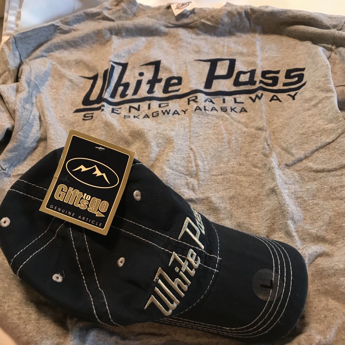  white Pas railroad hat . T-shirt size L White Pass Railroad