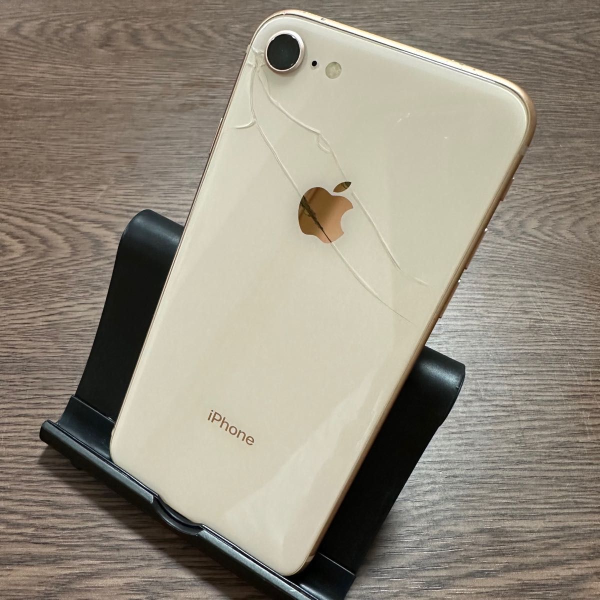 iPhone 8 Gold 64 GB ゴールド バッテリー 最大容量84%-