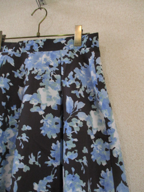 CECILMcBEEsmi чёрный × бледно-голубой цветочный принт flair колени длина юбка (USED)72818