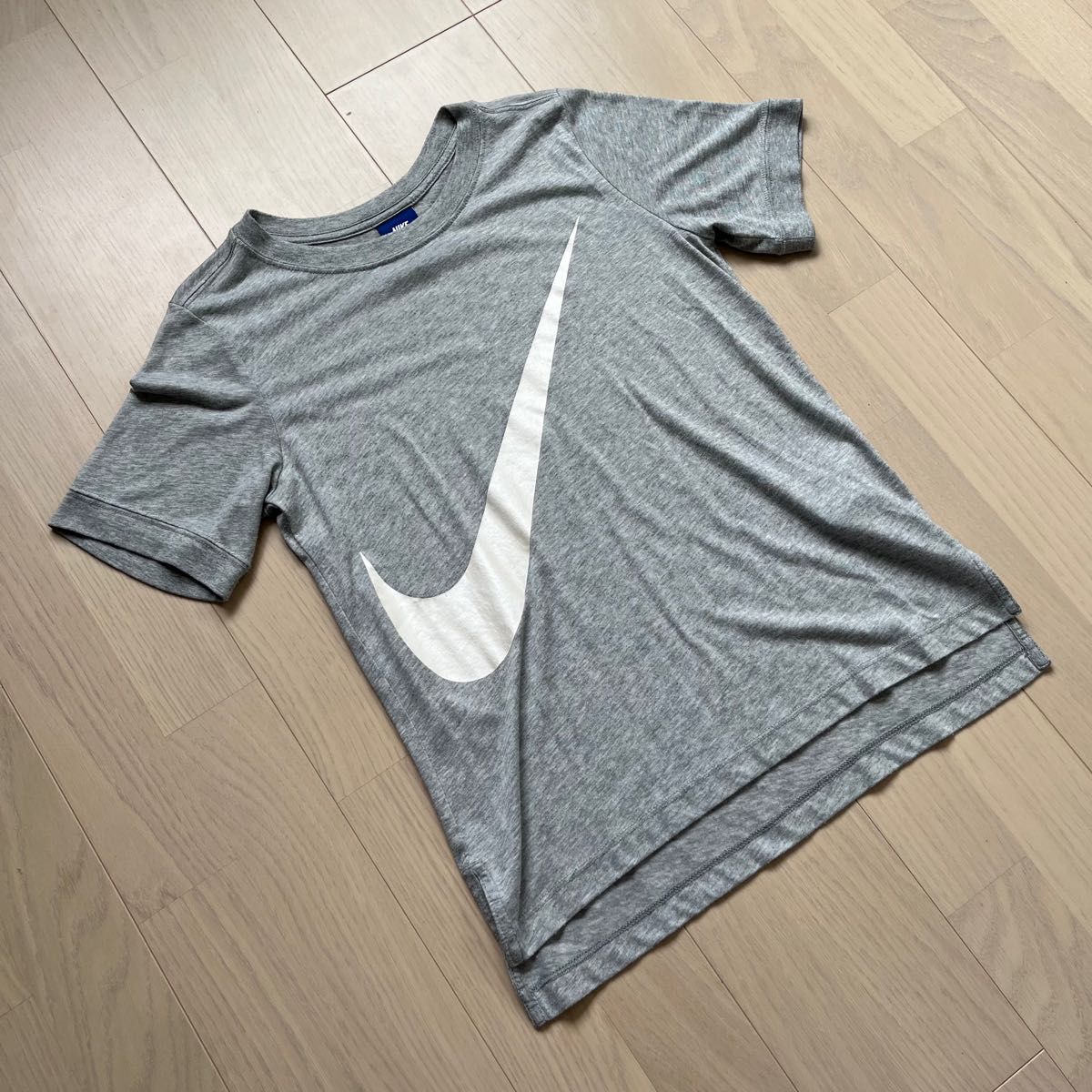 紺タグ　NIKE ナイキ　ビックロゴ　スウッシュ　プリントロゴ　半袖Tシャツ　グレー　Sサイズ 送料無料