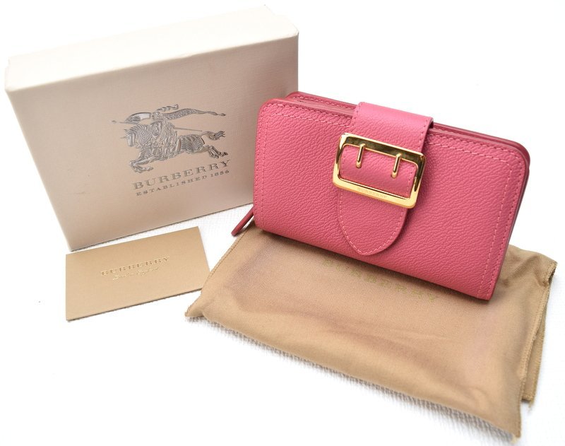 【日本産】 未使用品 BURBERRY ピンク】箱付き 二つ折り財布 レザー 【ベルト金具 バーバリー その他 【日本産】 未使用品 BURBERRY ピンク】箱付き 二つ折り財布 レザー 【ベルト金具 バーバリー その他