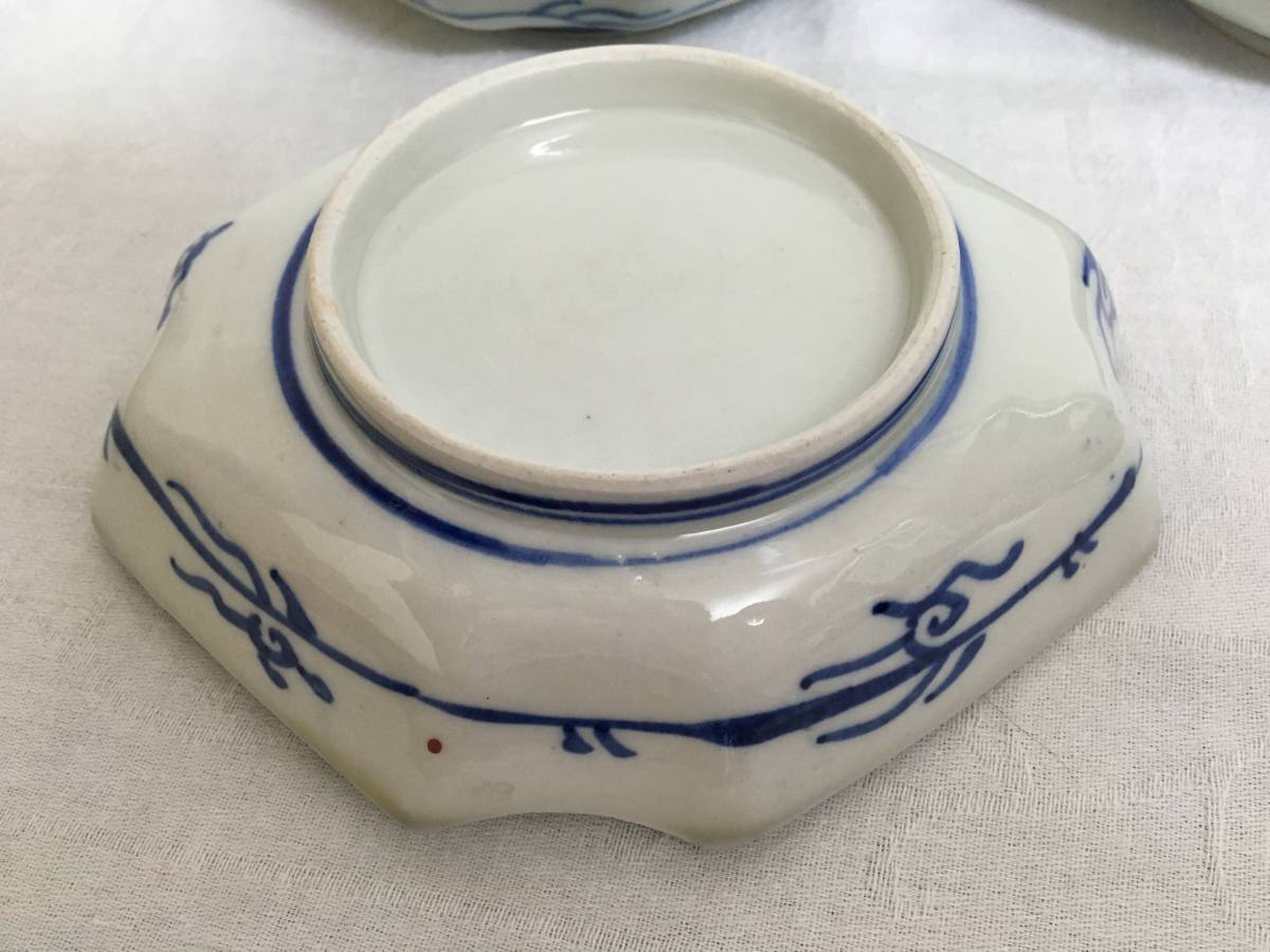 伊万里焼 八角皿 染錦 蝶菊図 7客 赤絵 金襴手 小鉢 銘々皿 古い 伊万里焼 八角皿 染錦 蝶菊図 7客 赤絵 金襴手 小鉢 銘々皿 古い