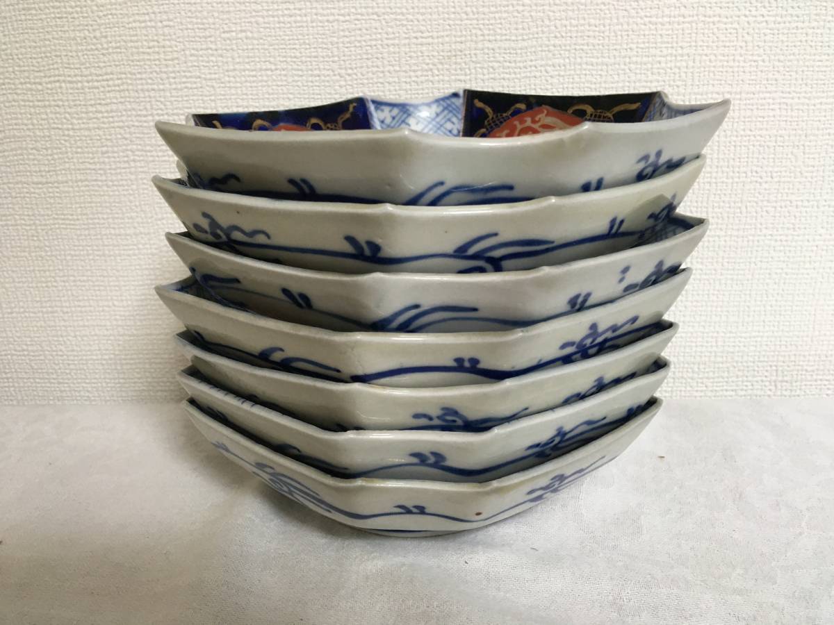 伊万里焼 八角皿 染錦 蝶菊図 7客 赤絵 金襴手 小鉢 銘々皿 古い 伊万里焼 八角皿 染錦 蝶菊図 7客 赤絵 金襴手 小鉢 銘々皿 古い
