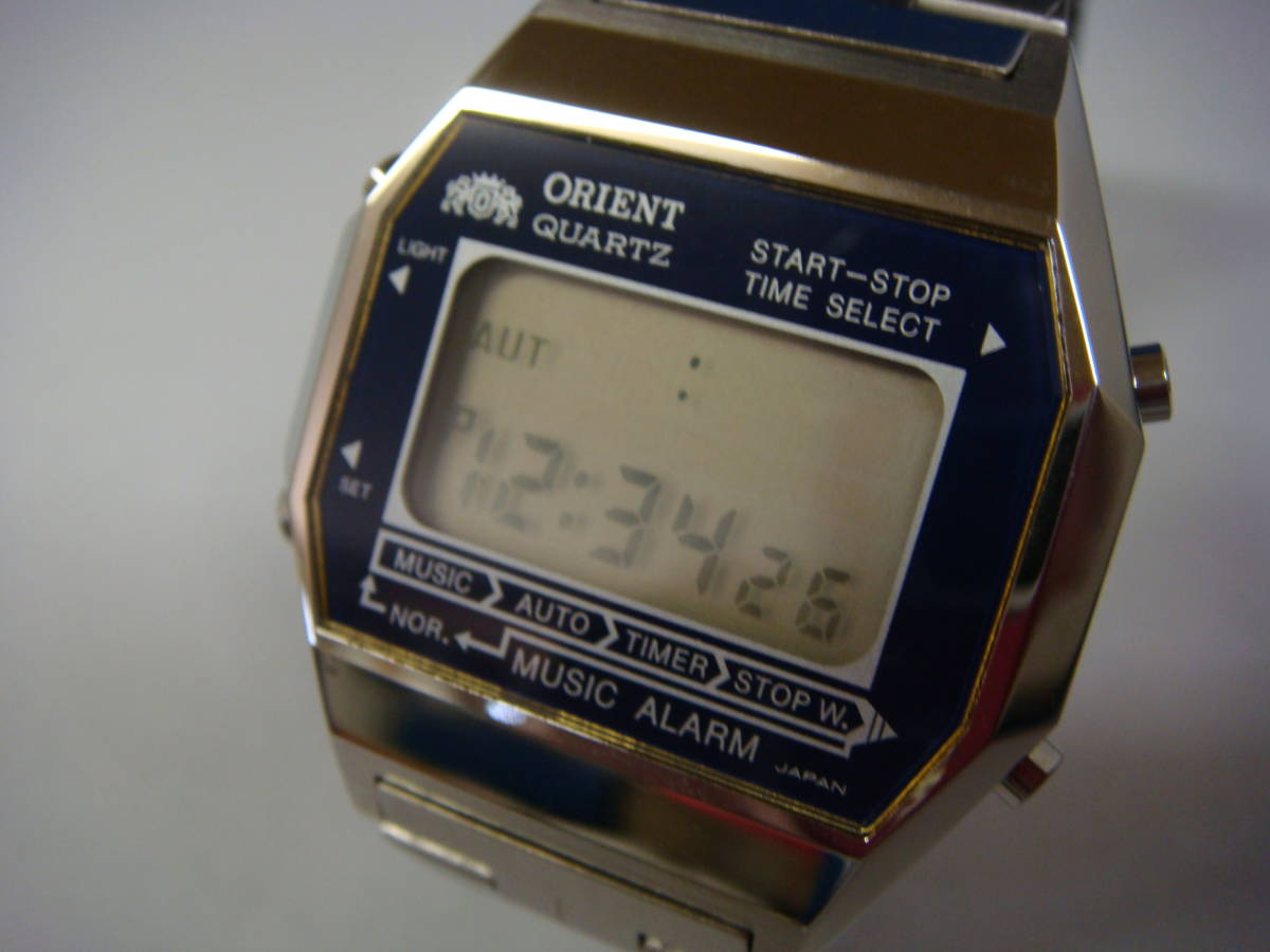 232Z【未使用アンティーク】日本製 オリエント ヘソ付きデジタル腕時計（動品）