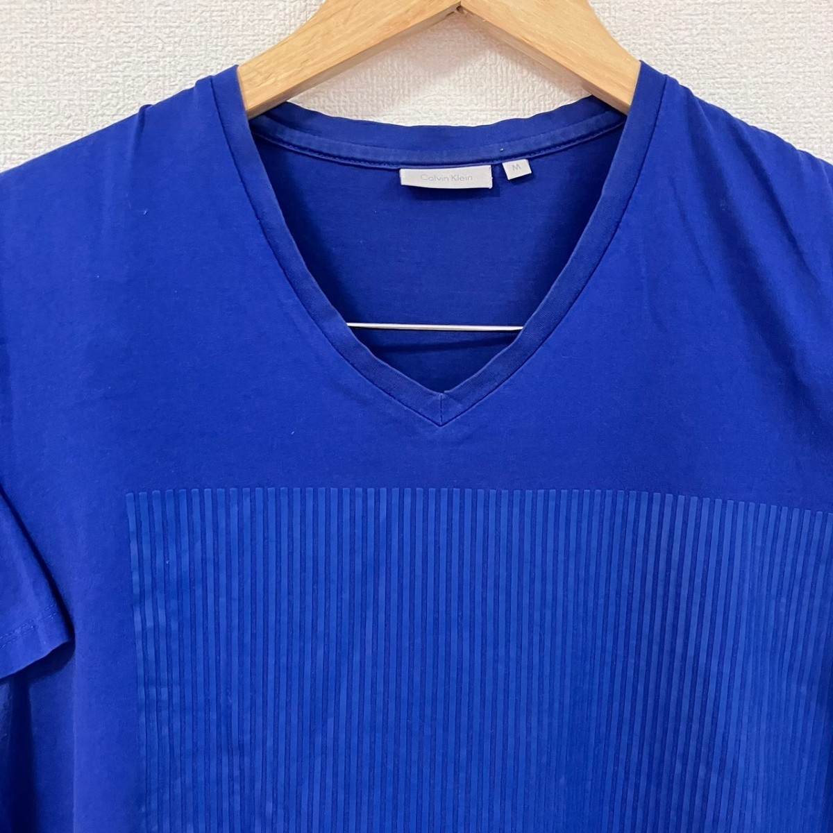 H4133NL Calvin Klein カルバンクライン サイズM Vネック 半袖Tシャツ ブルー メンズ コットンTシャツ 綿100% 大人カジュアル USED _画像3