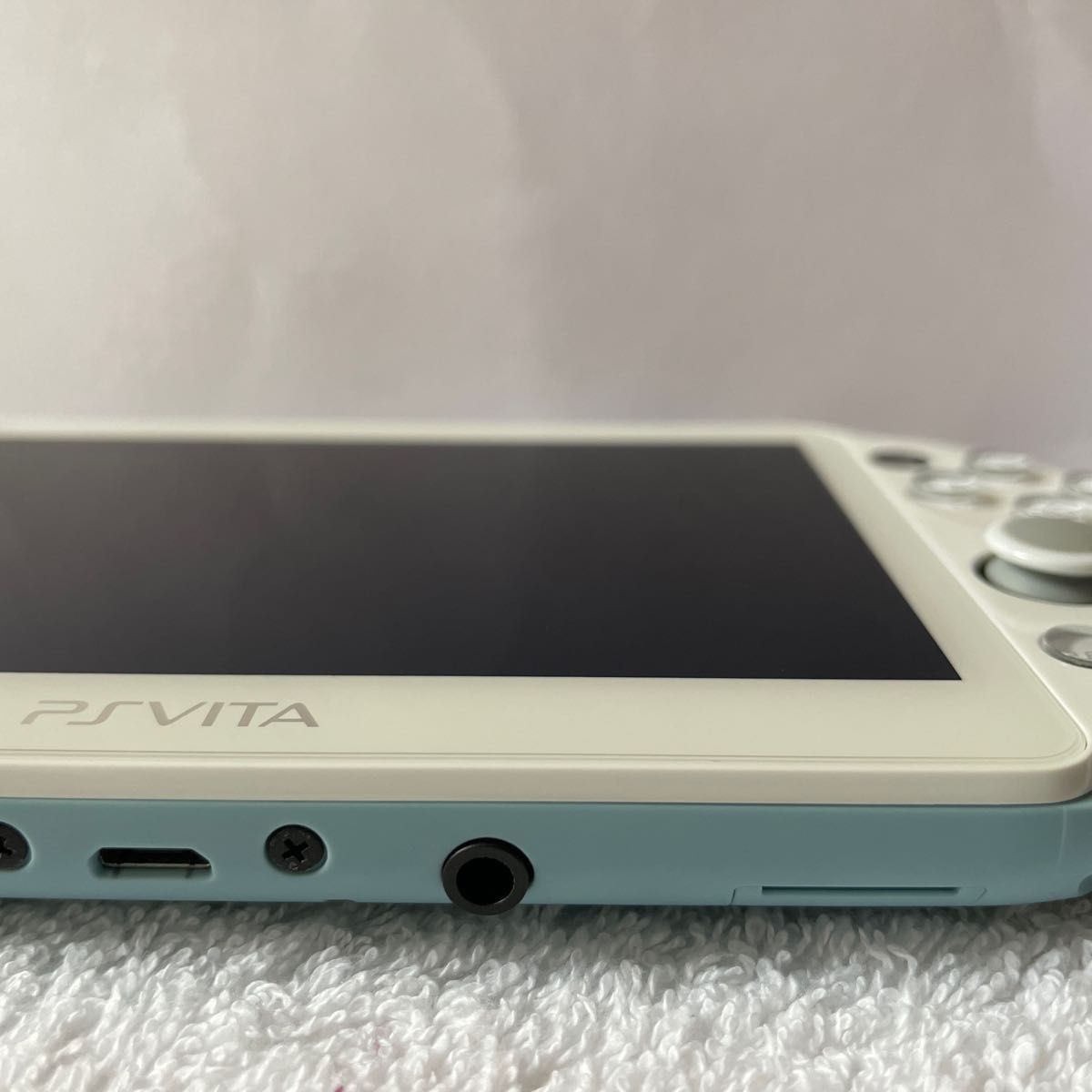 PS VITA PCH2000 本体 ホワイト ライトブルー ソフトまとめ売り PS VITA PCH2000 本体 ホワイト ライトブルー ソフトまとめ売り