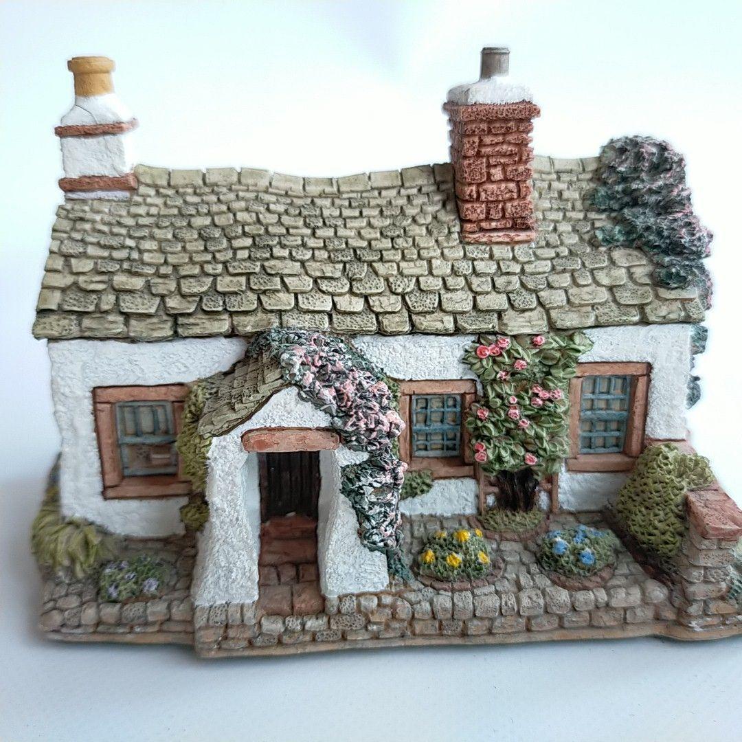lilipa train ROSE COTTAGE-SKLRSGILL LILLIPUT LANE miniature house England Britain ornament Vintage antique hand made 