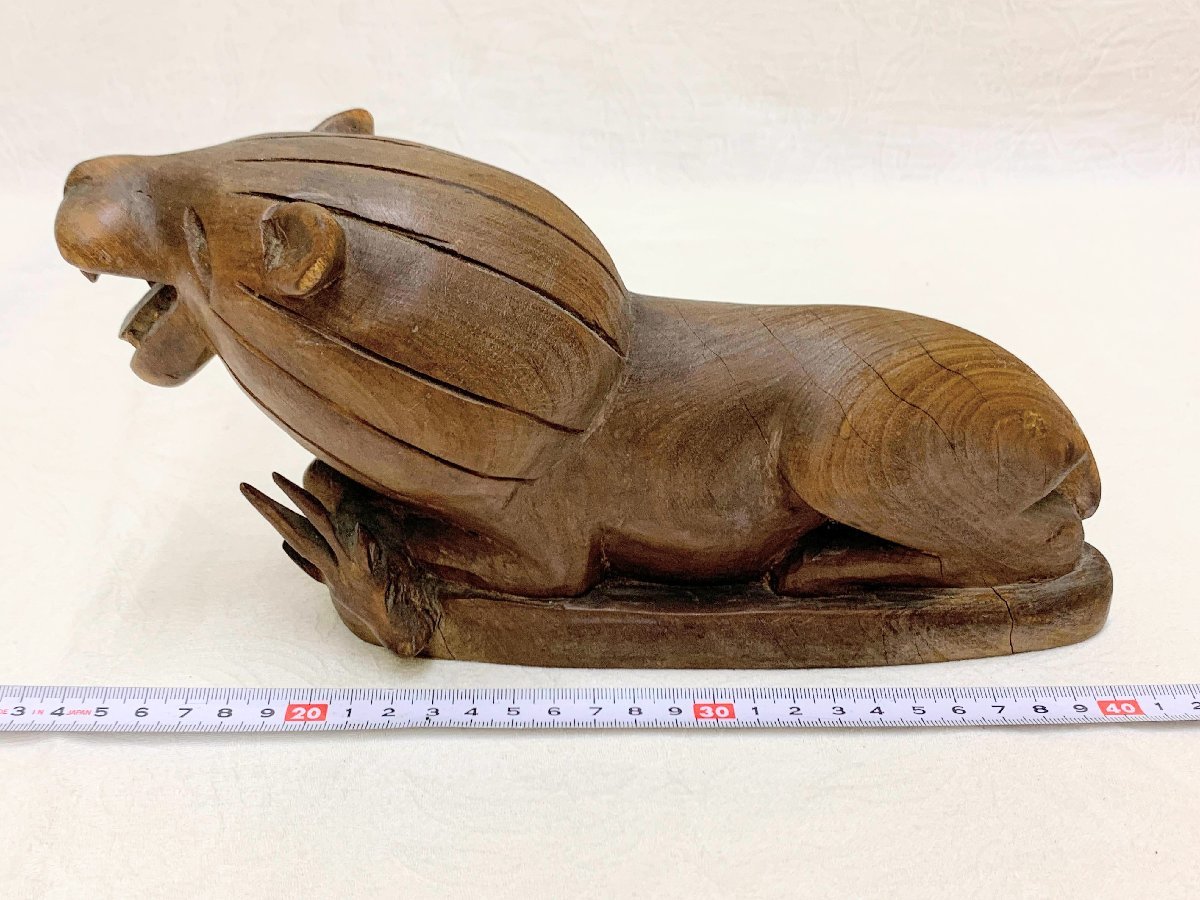 12611/ Africa kenia made hand made one sword carving deer .. lion ornament tree carving objet d'art interior 