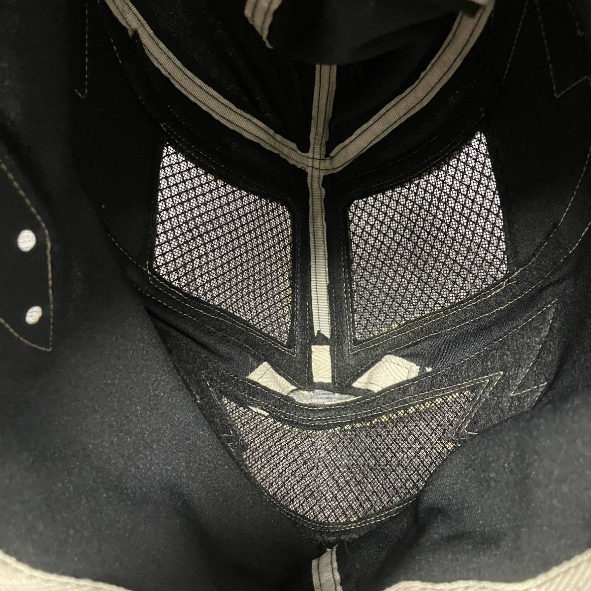 新日本プロレス スーパー ストロング マシン マスク 黒x金 ZIP 新日本プロレス スーパー ストロング マシン マスク 黒x金 ZIP
