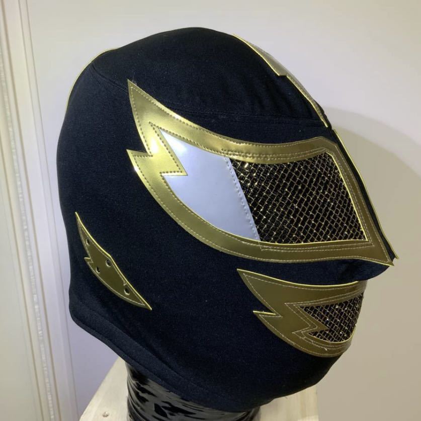 新日本プロレス スーパー ストロング マシン マスク 黒x金 ZIP 新日本プロレス スーパー ストロング マシン マスク 黒x金 ZIP