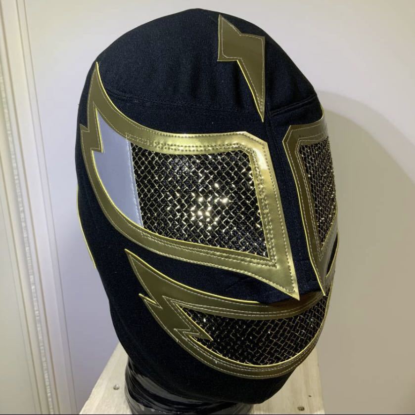 新日本プロレス スーパー ストロング マシン マスク 黒x金 ZIP 新日本プロレス スーパー ストロング マシン マスク 黒x金 ZIP