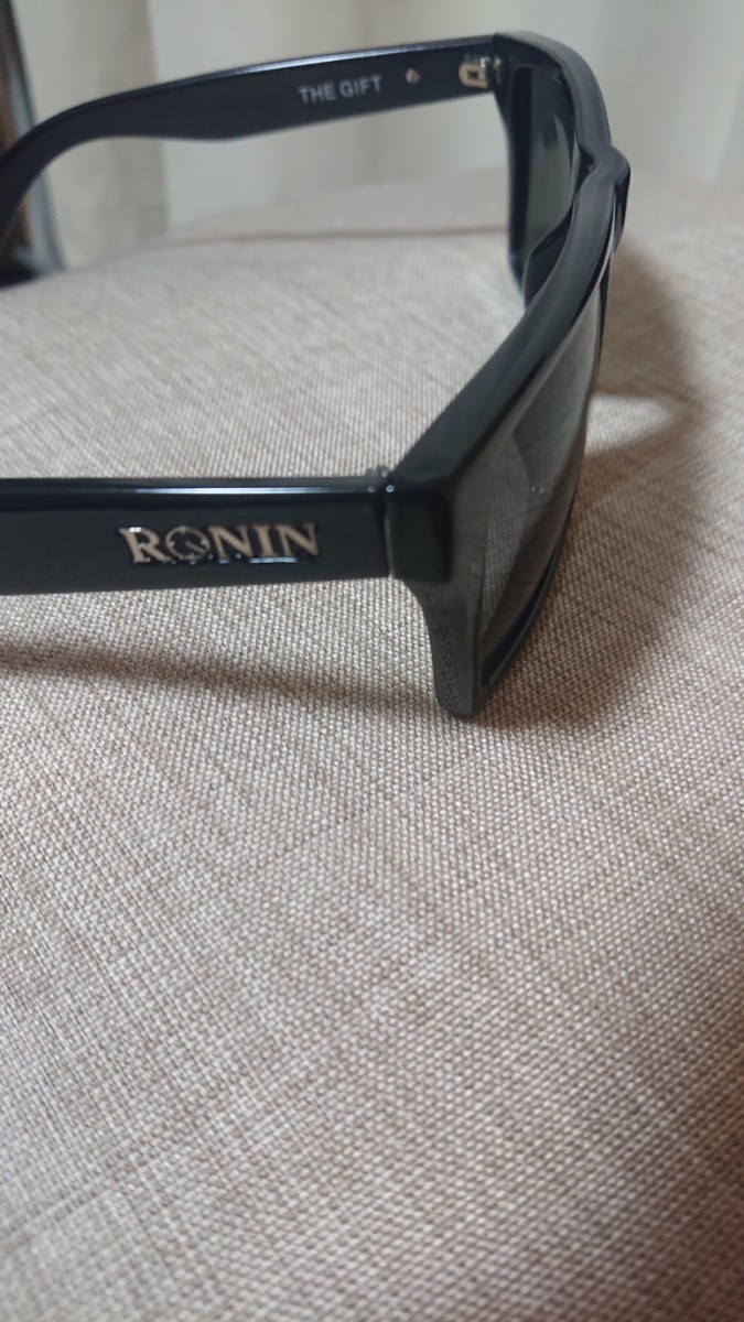 RONIN THE GIFT ロニン ギフト サングラス 偏光 レンズ オークリー OAKLEY ブラックフライ 廃盤_画像3