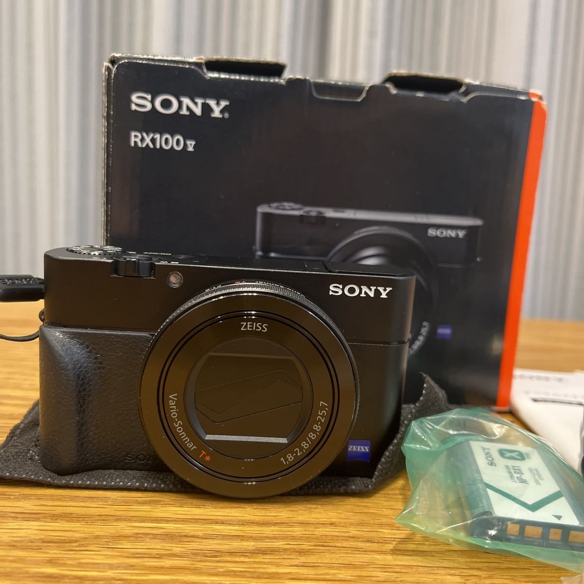 激安ブランド Cyber-shot SONY RX100M5A （グリップ付） ソニー