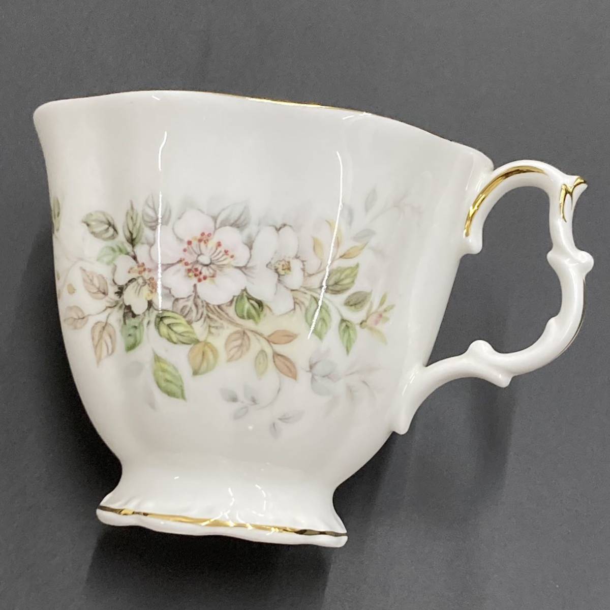 ROYAL ALBERT HAWORTH ロイヤルアルバート ハワース ボーンチャイナ イングランド カップ&ソーサー 金彩装飾 一客_画像2