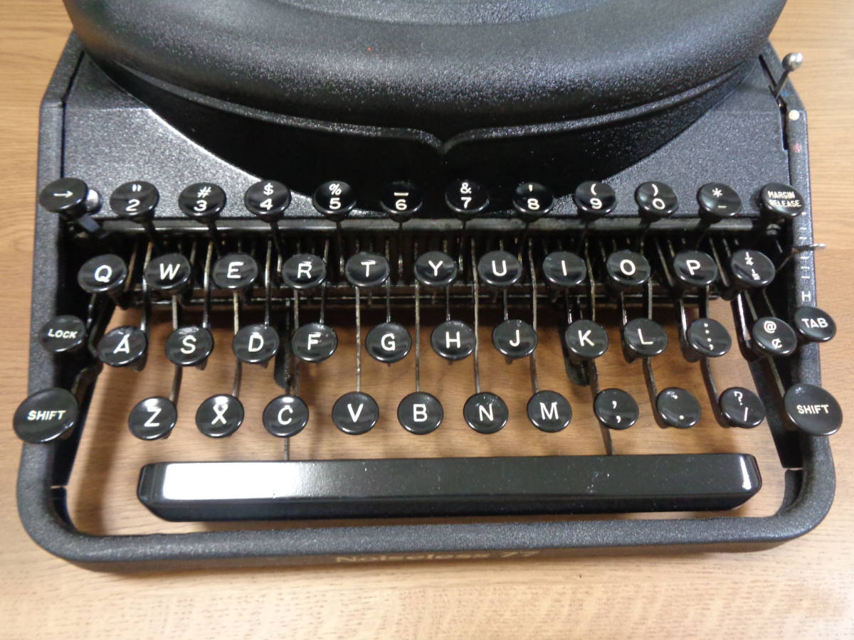 実働品　UNDERWOOD Noiseless77 アンダーウッドタイプライター　1947年製