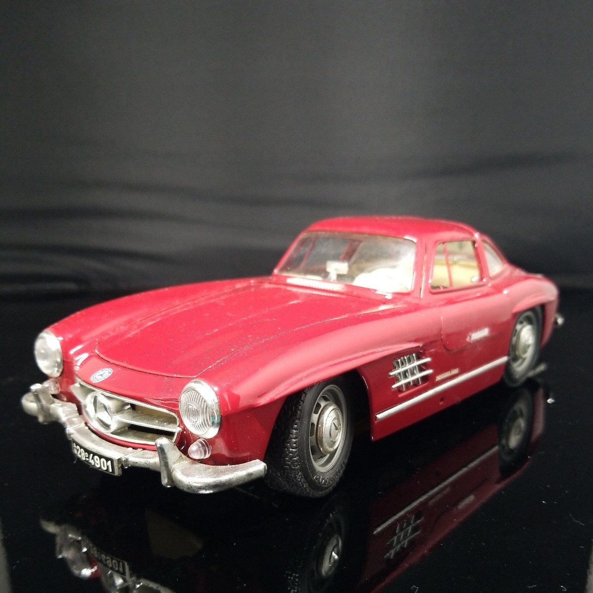  BBurago 1/18 Mercedes Benz 300SL 1954( red ) junk image . overall.. before the bidding is certainly self introduction . commodity explanation . read please secondhand goods 