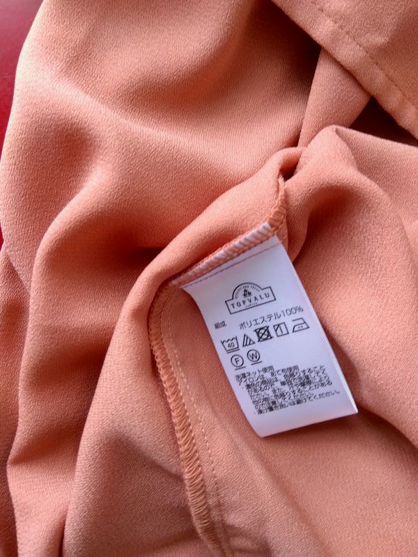 レディース未使用B466■Mサイズ■くすみオレンジ色五分袖くらいのシャツ見えキーネックプルオーバー＊ひんやり接触冷感_画像4
