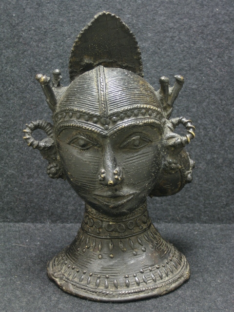 ◎●インド先住民の芸術　　　ゴンド族の婦人頭部像　　　 真鍮製　　　H253