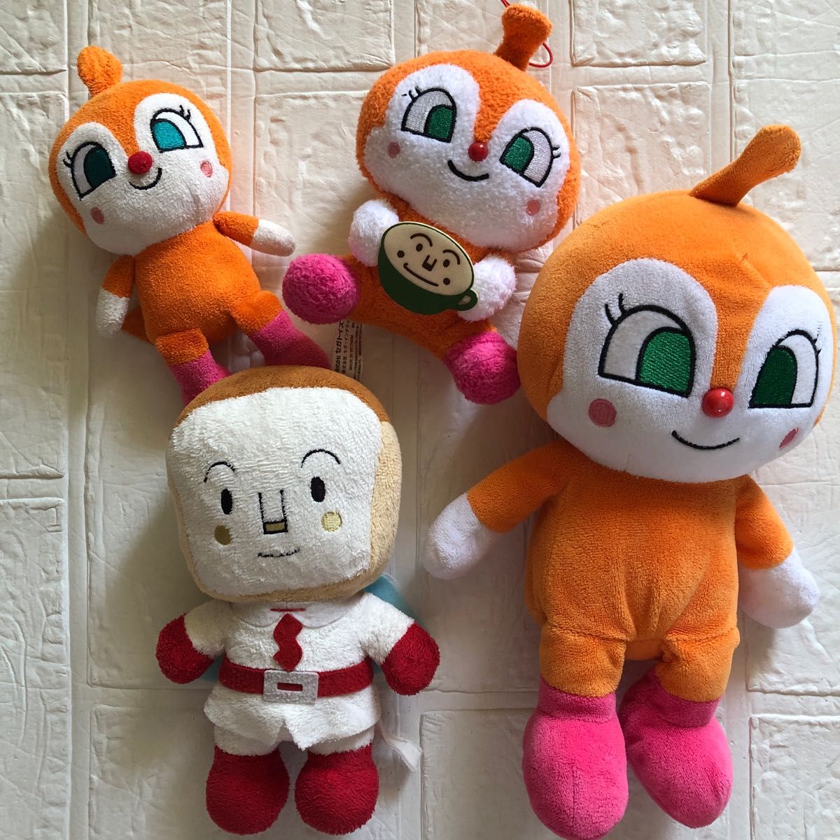 ドキンちゃん 3つ & しょくぱんまん 1つ 計4つ ぬいぐるみ ドキンちゃん 3つ & しょくぱんまん 1つ 計4つ ぬいぐるみ