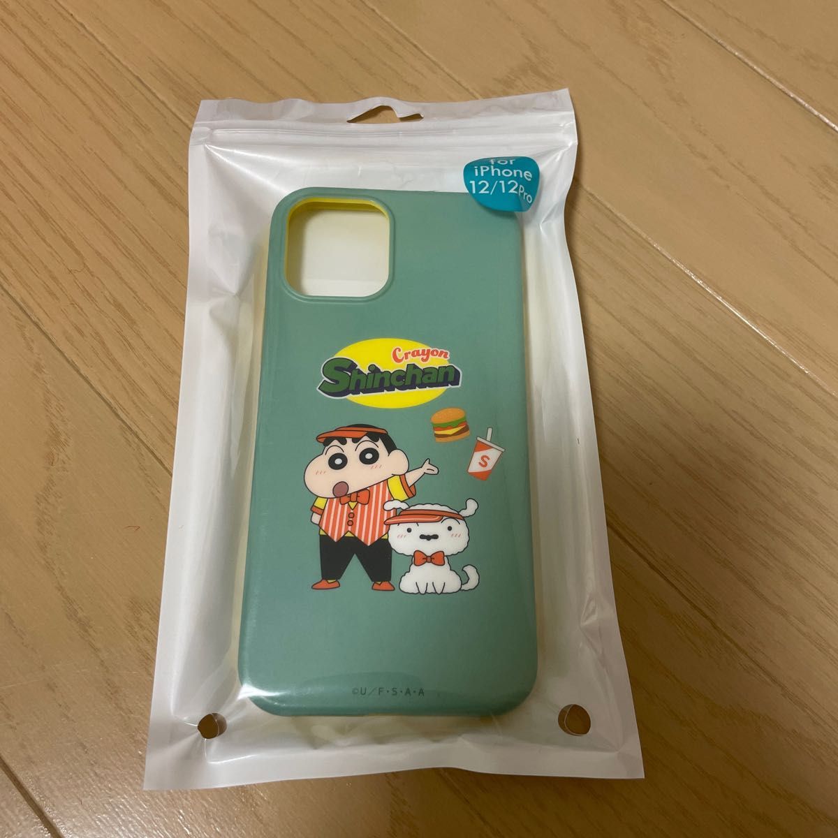 クレヨンしんちゃん　スマホケース　iPhone12・iPhone12Pro クーポン利用で300円