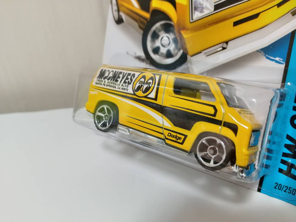 2015HOT WHEELS★カスタム'77ダッジバン★ムーンアイズ黄 MOON EYES CUSTOM DODGE VAN ホットウィール ミニカー BBB_画像3