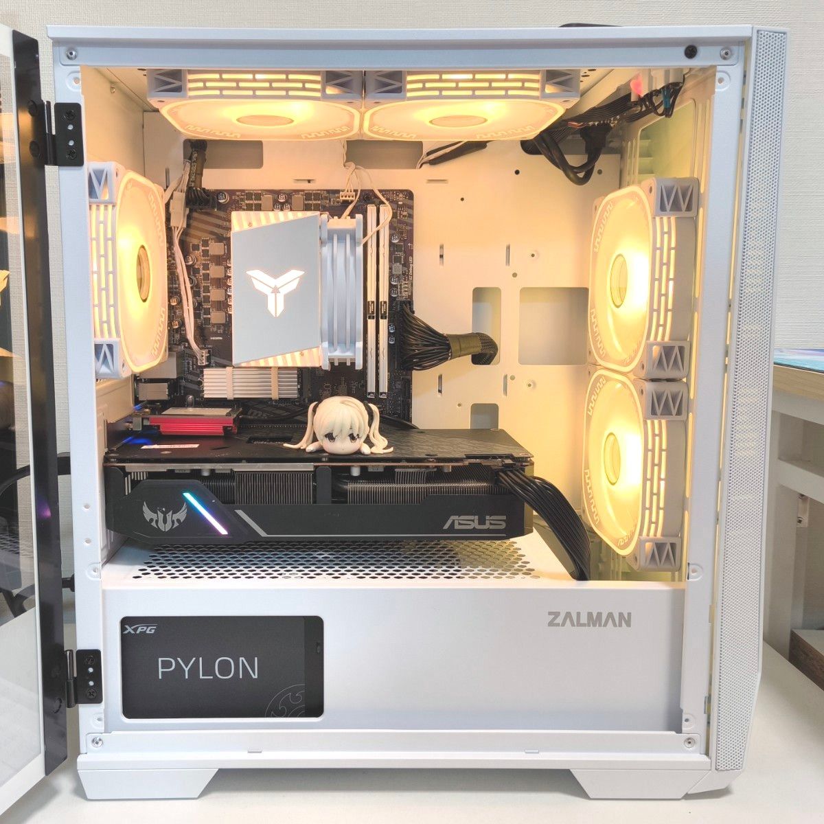 オシャレな白いゲーミングPC Ryzen 5500+RX 5600XT+メモリ16G+SSD 1TB+