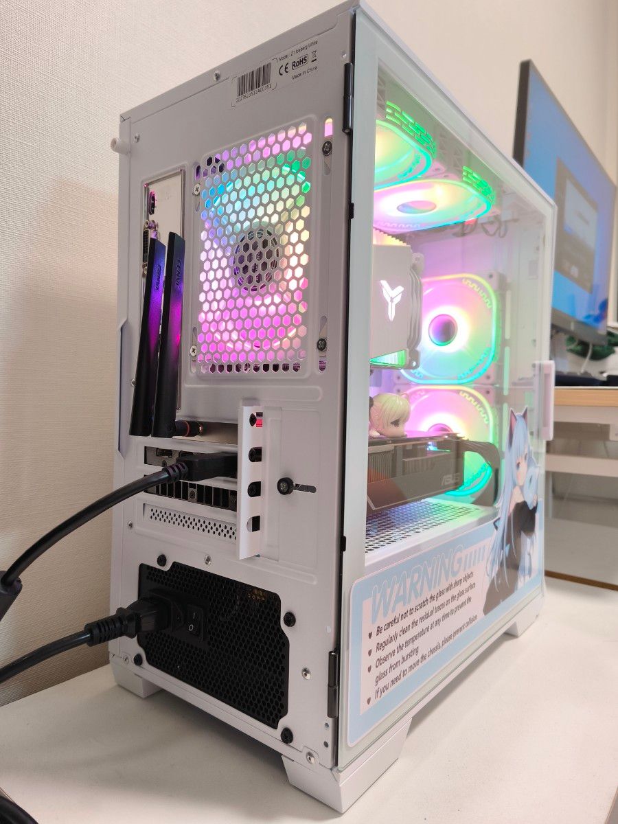 オシャレな白いゲーミングPC Ryzen 5500+RX 5600XT+メモリ16G+SSD 1TB+