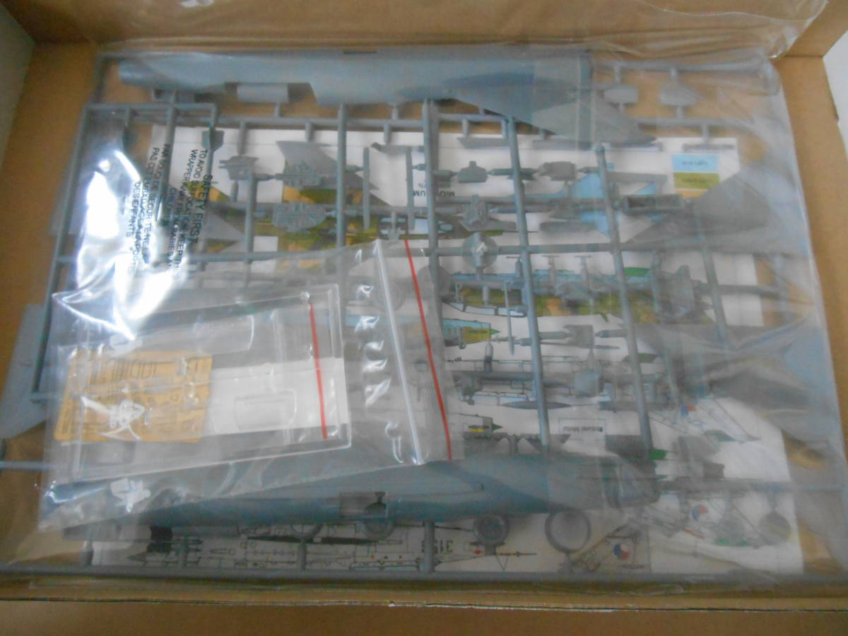 〔全国一律送料340円込〕1/72 R.V.エアクラフト ソビエト ミコヤン MiG-21UM モンゴルB_画像3