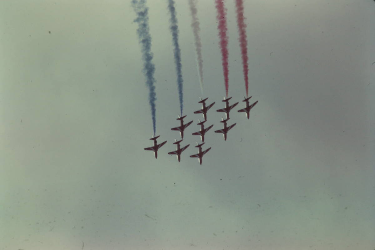 (1f308)473 写真 古写真 飛行機 イギリス空軍 アクロバットチーム レッドアローズ 1986年 フィルム ポジ まとめて 24コマ リバーサル _画像10