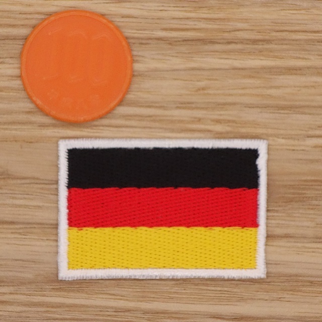 【Ｍサイズ】 アイロンワッペン NO.916 ドイツ ドイツ国旗 アップリケ ワーゲン ベンツ ＢＭＷ 人気 【郵便定形】_Ｍサイズです。