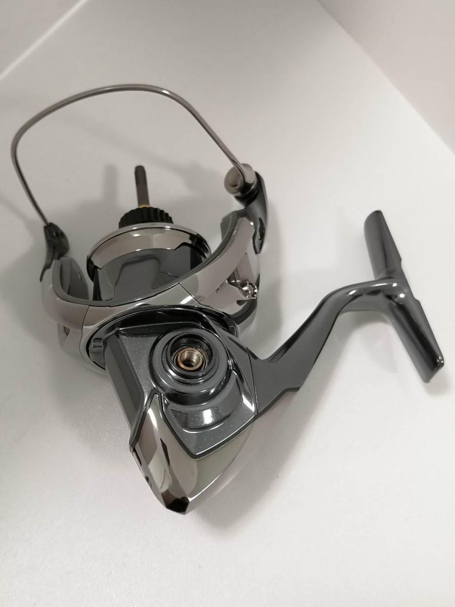 堅実な究極の 【美品】シマノ 14 ステラ C3000SDH 本体のみ y5029
