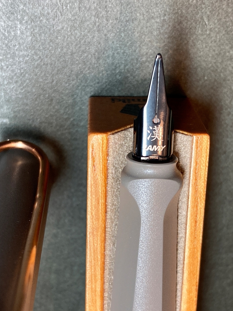 送料無料 未使用 伊東屋限定 漢字ニブ LAMY Safari itoya 万年筆 送料無料 未使用 伊東屋限定 漢字ニブ LAMY Safari itoya 万年筆