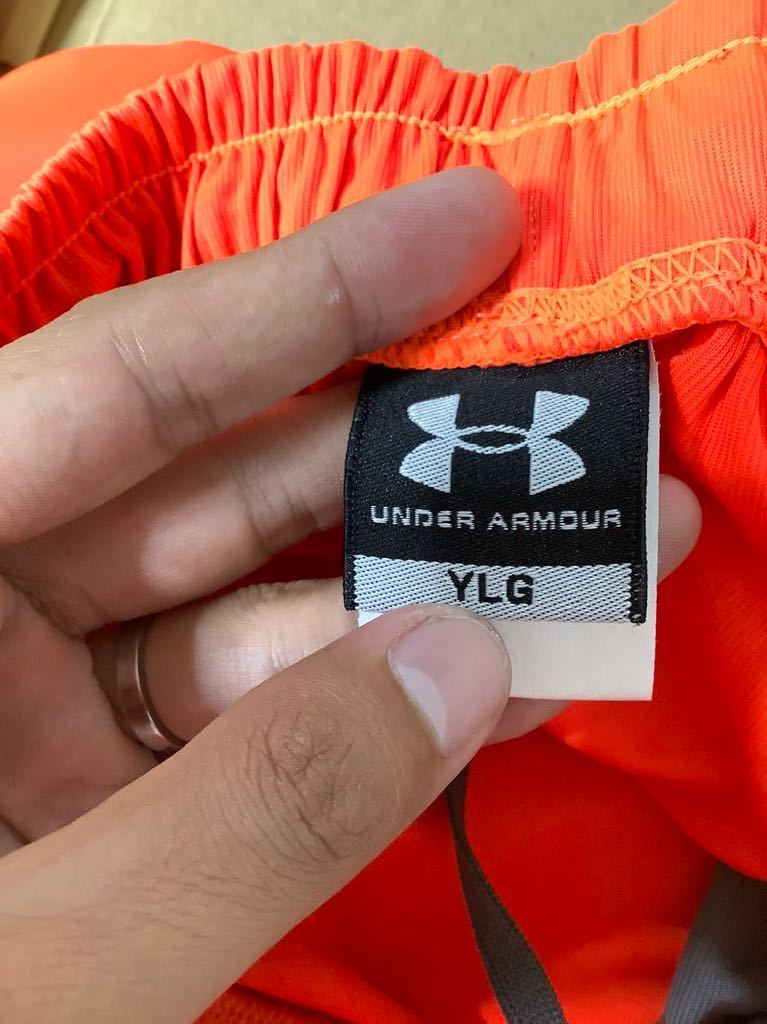 W-1046 UNDER ARMOUR アンダーアーマー メッシュハーフパンツ トレーニングパンツ YLG キッズ オレンジ ドライ ロゴプリントの画像3