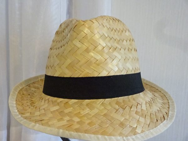 ￥ メンズ・レディース ￥ 麦わら帽子　綺麗な麦色　中折れハット　サイズ５９cm　キャップ　帽子　ソフト帽_画像2