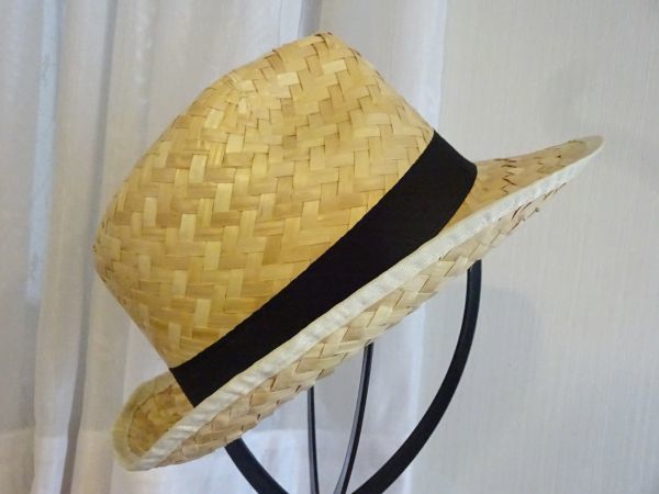 ￥ メンズ・レディース ￥ 麦わら帽子　綺麗な麦色　中折れハット　サイズ５９cm　キャップ　帽子　ソフト帽_画像4