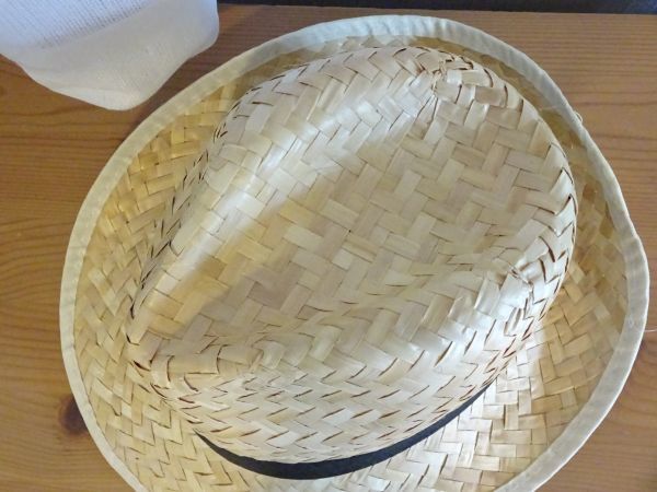 ￥ メンズ・レディース ￥ 麦わら帽子　綺麗な麦色　中折れハット　サイズ５９cm　キャップ　帽子　ソフト帽_画像8
