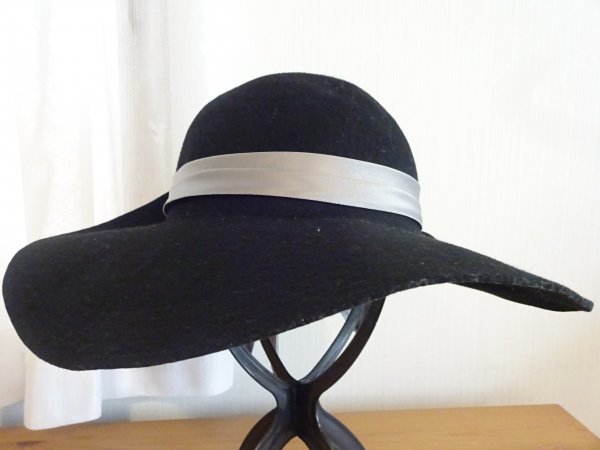 ≦ SIMPLICITE` ≧ レディース・婦人用　黒色帽子　つば広ハット　リボン付　サイズ５７cm〜５９cm　ウール　韓国製_画像2