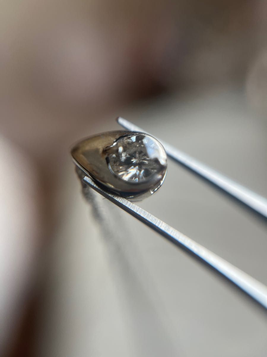 ティアドロップ型高純度プラチナ枠　ダイヤモンド　ネックレス