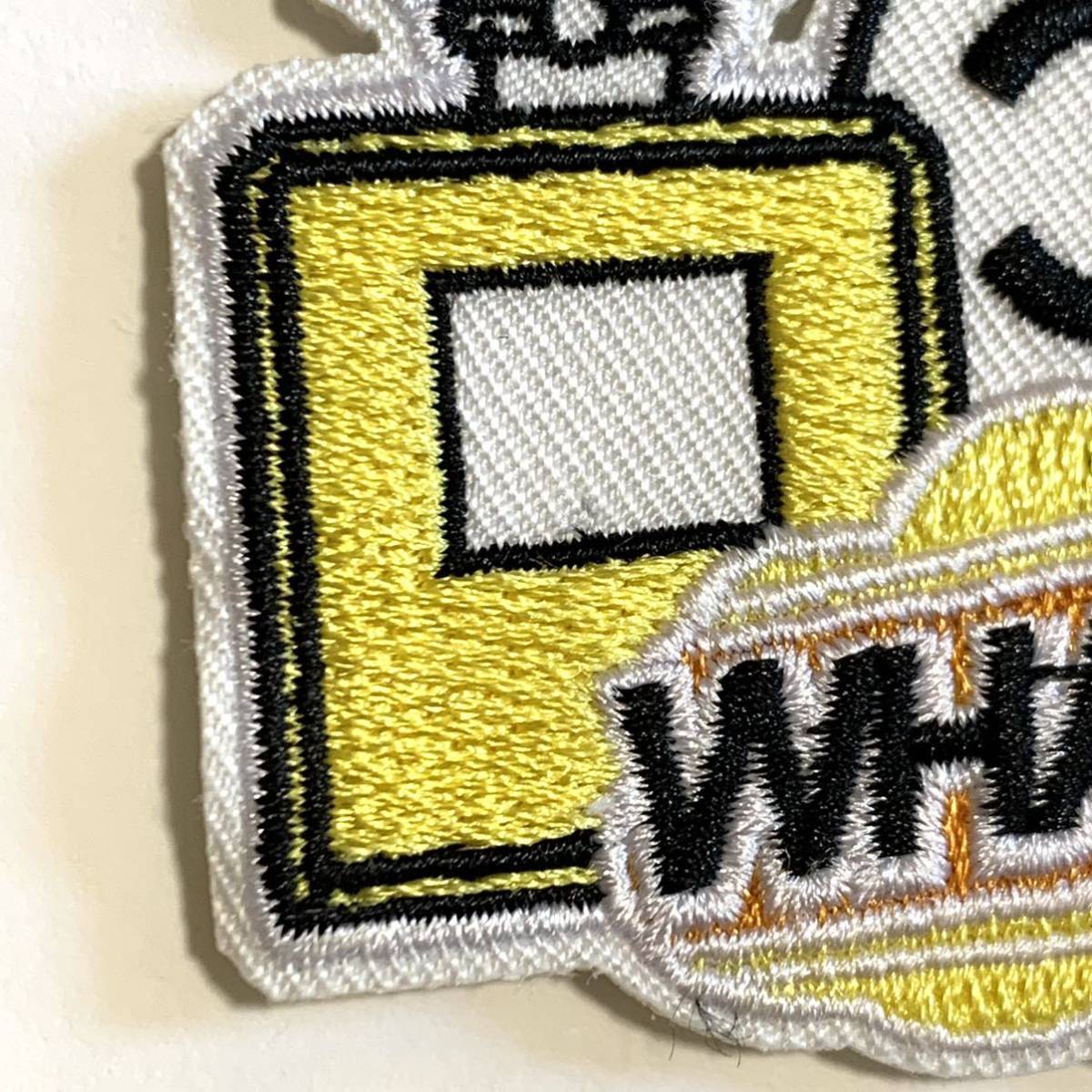 激レア 新品本物 シャネル 刺繍 ピンバッジ 2つセット 2023 海外 激レア 新品本物 シャネル 刺繍 ピンバッジ 2つセット 2023 海外