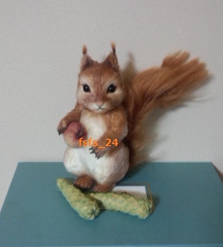 R.John Wright Limited Product Squirrel Nutkin В коробке есть грязь